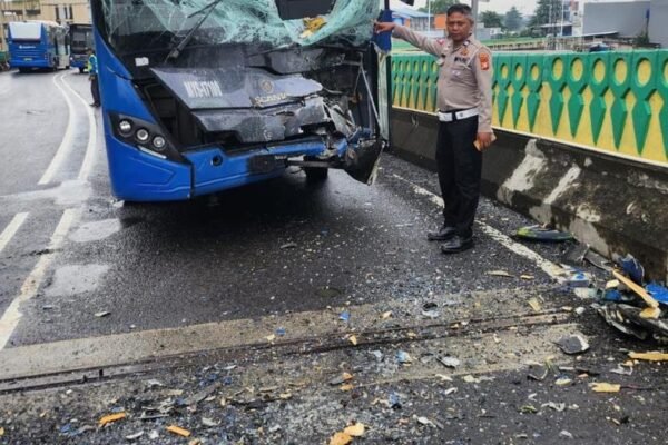 Kecelakaan Bus Transjakarta Diduga Akibat Sopir Kelelahan